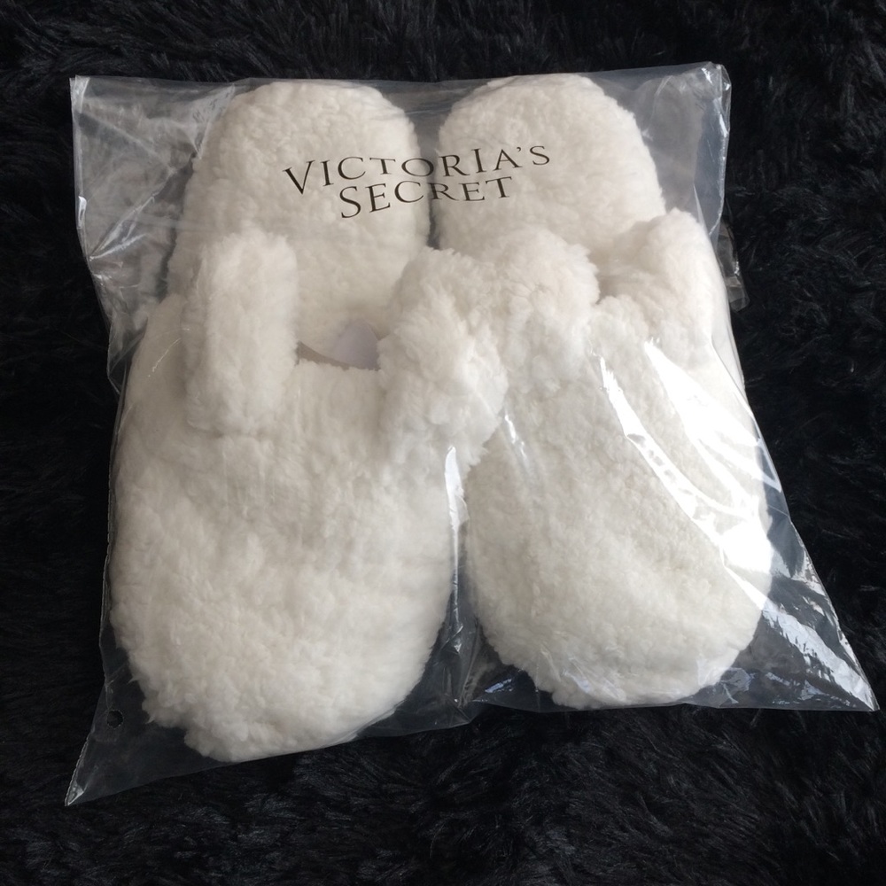 Sherpa Bunny 🐰 Slippers - Picture 3 of 4